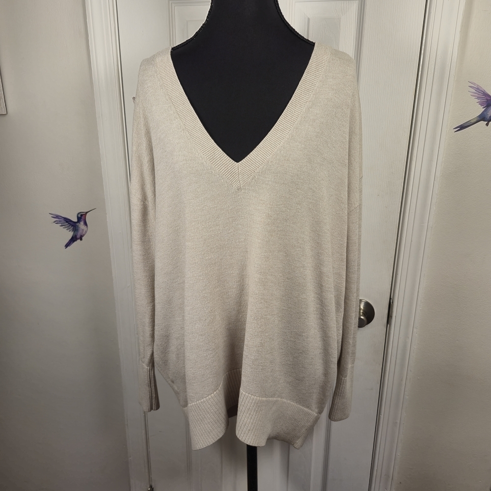 LOFT Cream V-Neck Oversized Tunic Sweater Size Medium Minimalist Coquette - Picture 4 of 7